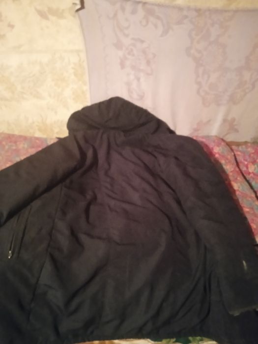 Плащ-куртка очень теплая даже ноги закрывает