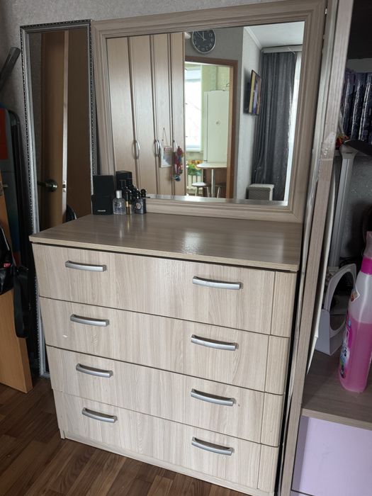 Тумба с зеркалом