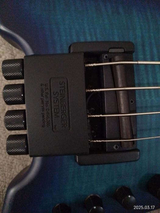 Chitară Bass și stație Roland micro cube RX.