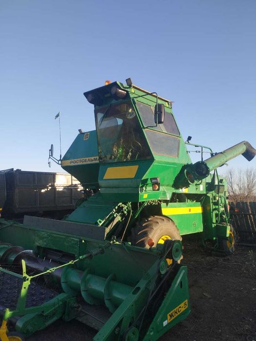 Продам комбайн ниву эффект.