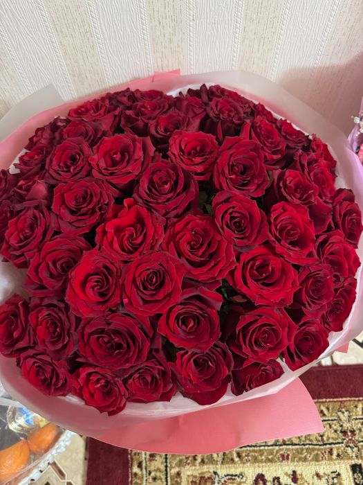 Цветы красные розы 51 шт