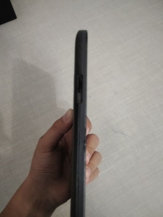 Продаю Планшет Galaxy tab 3 2013 года выпуска