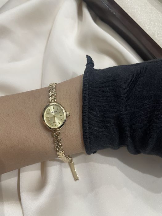 Золотые женские часы