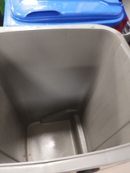 Мусорный контейнер