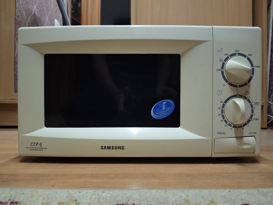 Микроволновка Samsung CE2618NR