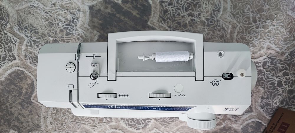 Швейная машина с педалью