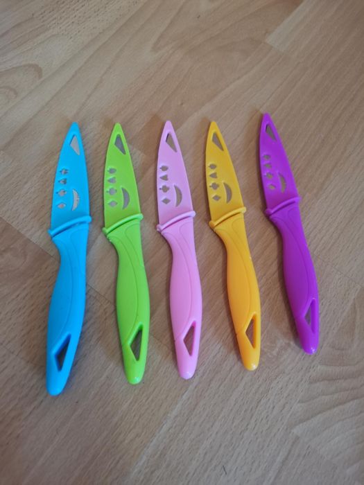 De vânzare cutite noi