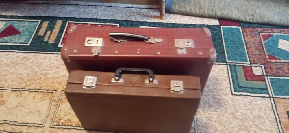Чемодан и дипломат