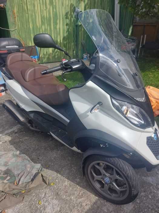 Piagio mp3 500 cmc se conduce cu B