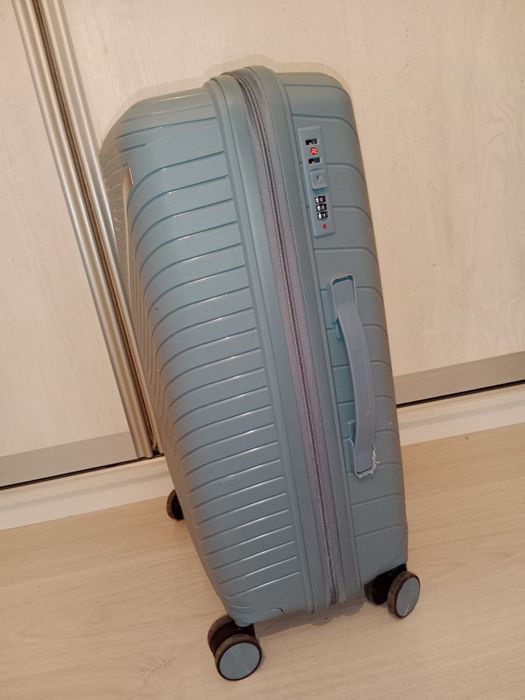 Чемодан сатылады