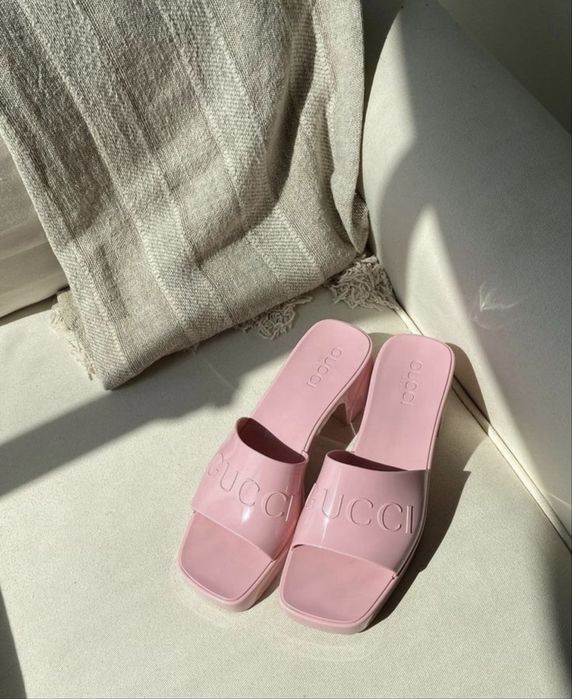 Розови сандали gucci