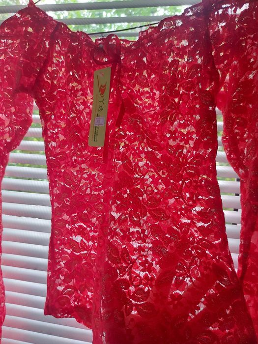 Bluza rosie din dantela noua