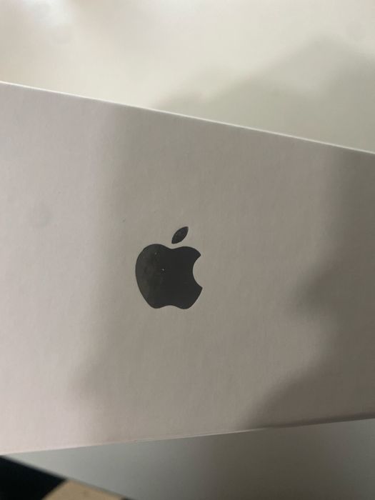 AirPods Max sunt noi