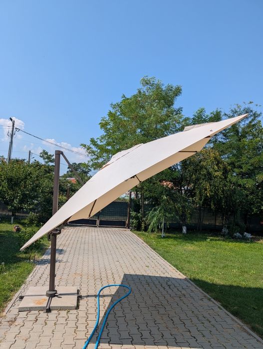 Umbrelă de grădină / terasă 3x3m, tip banană (cu picior lateral), Foarte Trainică & Robustă