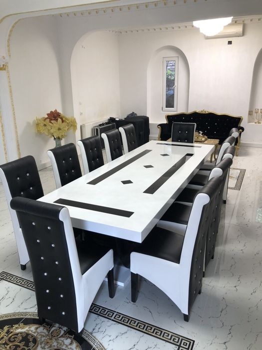 Mese noi de 12 persoane