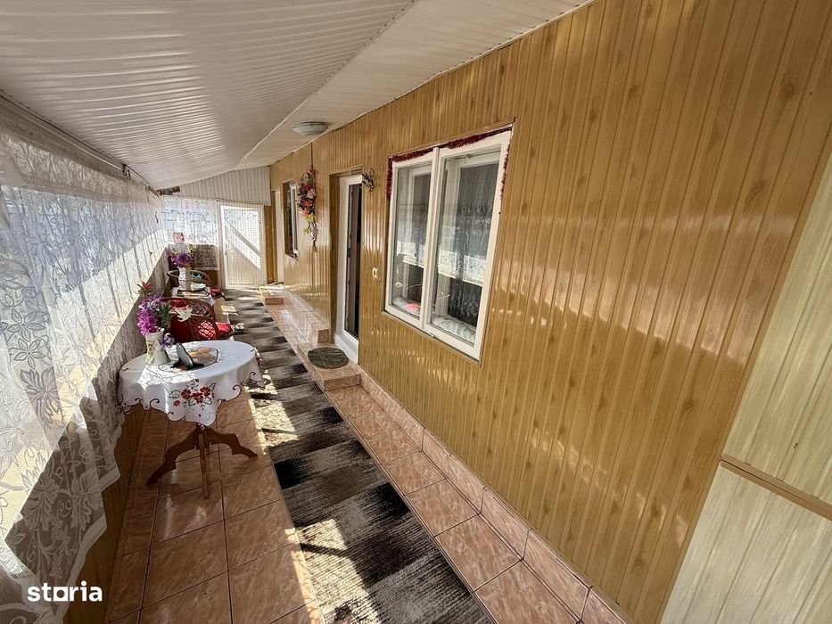 Casa central, Podu Iloaiei, la strada