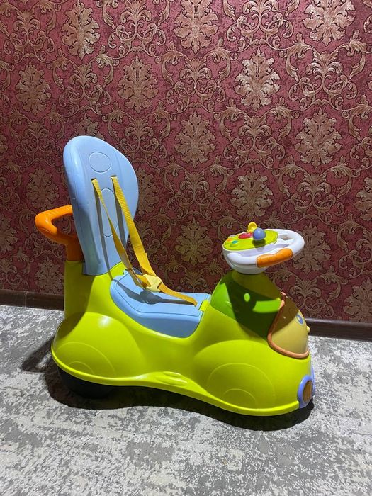 Продаётся брендовая детская машина  chicco музыкальная