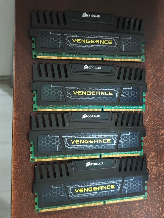Продавам Рам памет  4x8 Ram  Corsair Vengance по възмижност обадете се