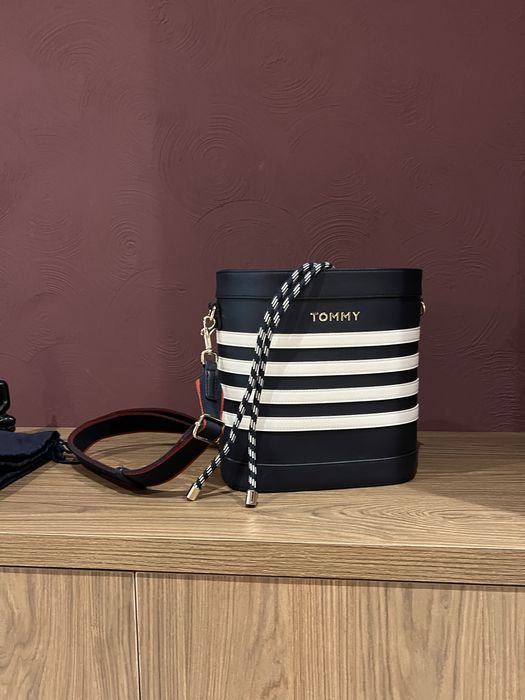 Сумка Tommy Hilfiger