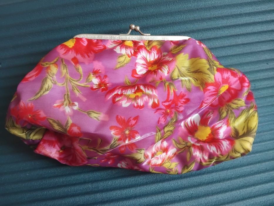 Дамски Несесер тип чантичка - подходящ за козметика и др.