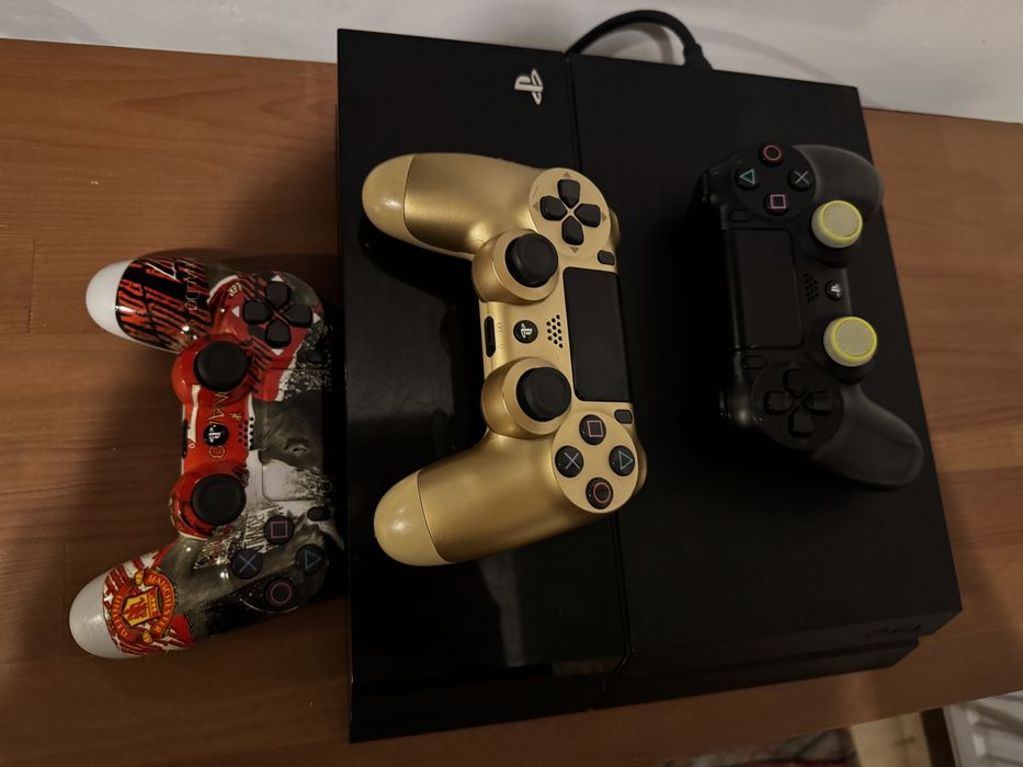 PlayStation 4 (PS 4)+3 controlere