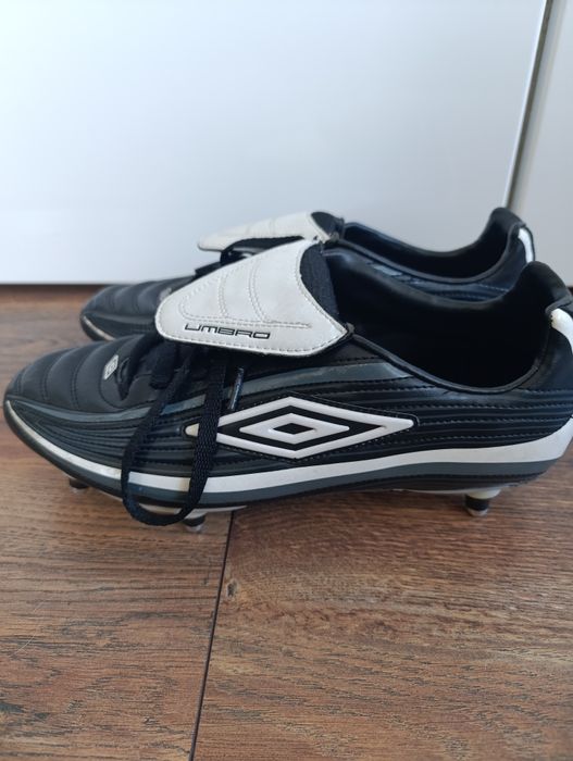 Бутонки Umbro Маратонки за футбол