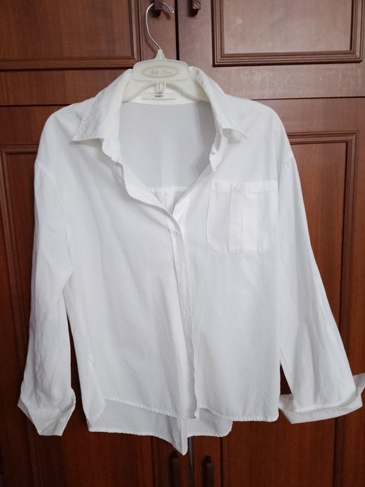 Продам белую  блузу
