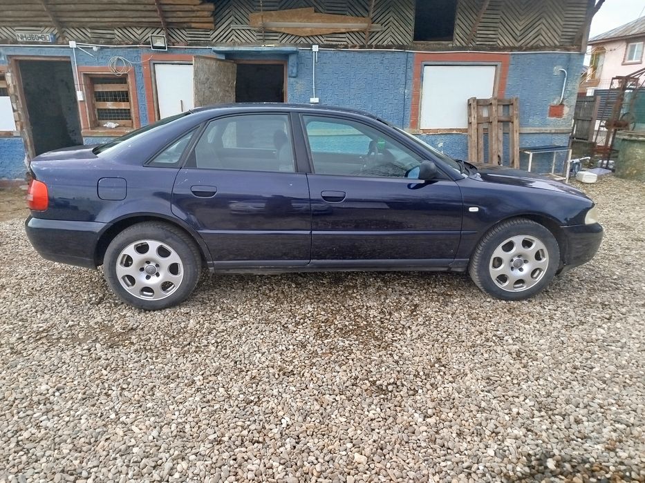 Audi A4 b5 anul 2000 facelift