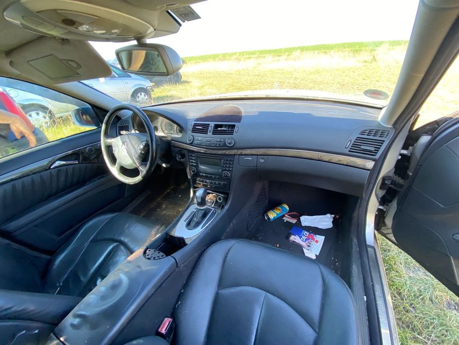 Dezmembrez piese Mercedes-Benz W211 E200