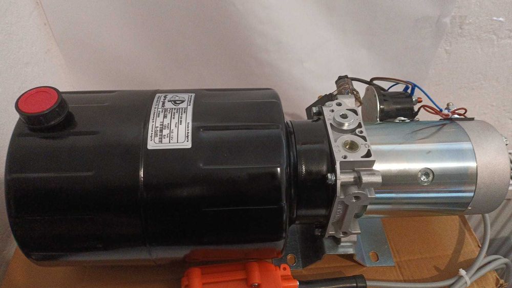 Pompa basculare 1.6 kw cu rezervor metalic