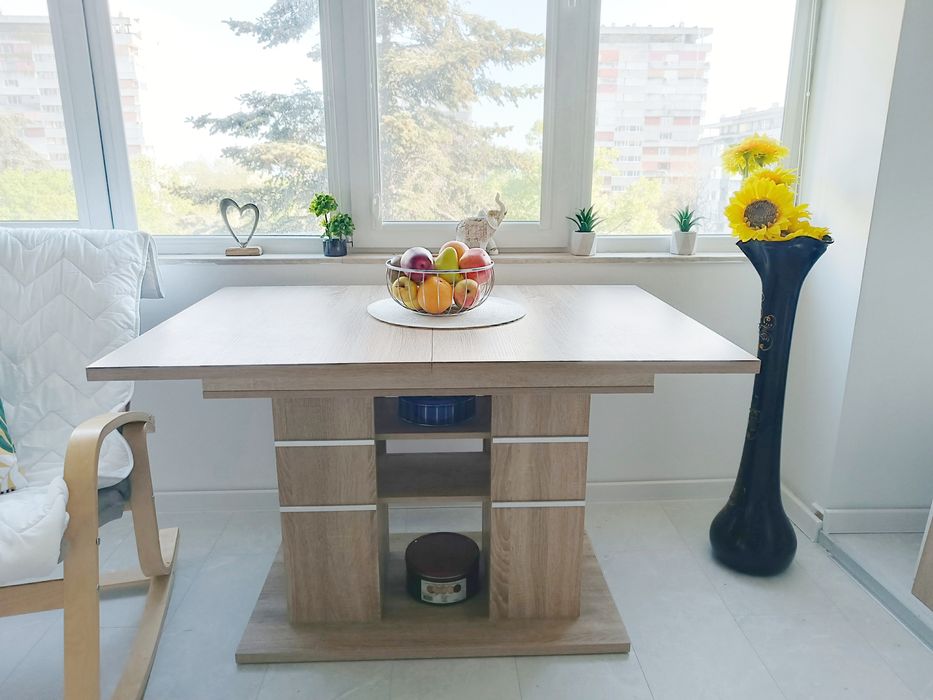 Продавам , разтегателна трапезна маса, неразличима от нова