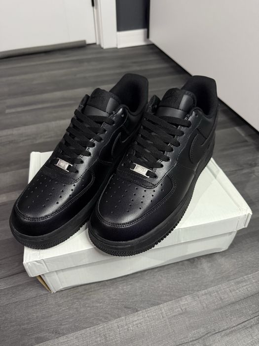 Vand adidasi noi diferite modele