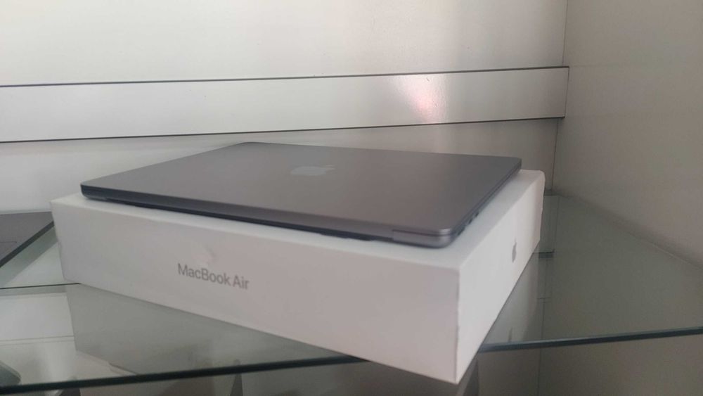 Macbook AIR M2 A2681  DDR5 8gb SSD 256gb 2022yil