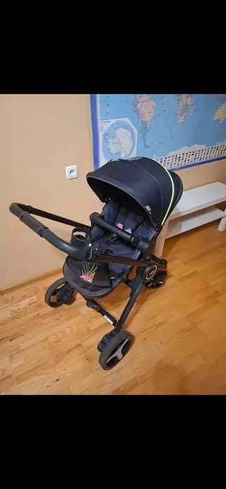 Se vinde un cărucior de plimbare pentru copii