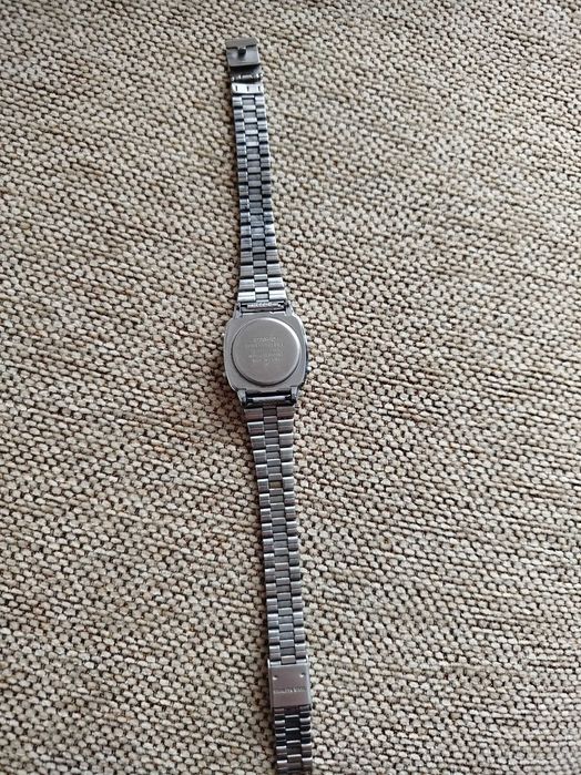 Ceas Casio LA670WA cu alarma cronometru dată Functional