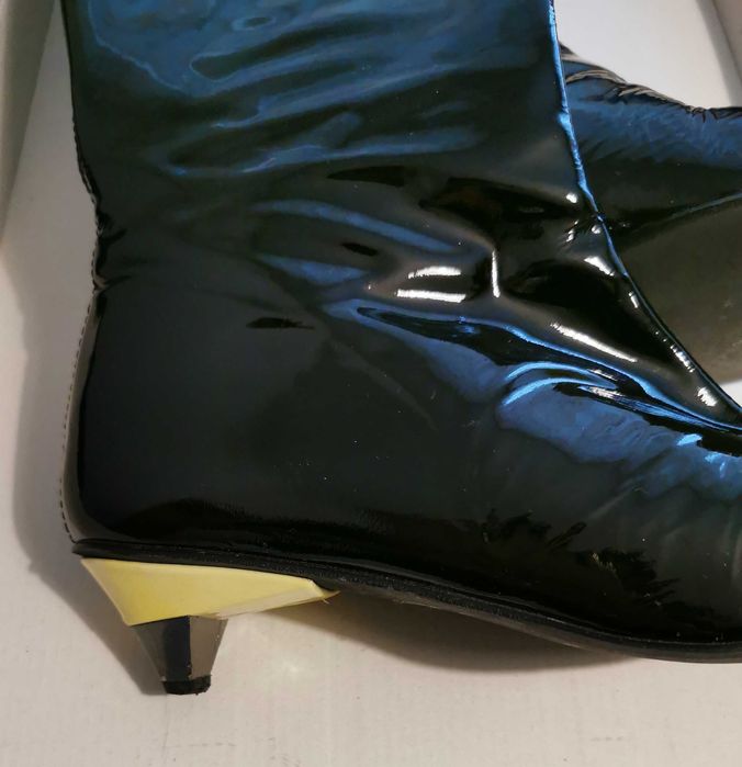 Дамски елегантни, лачени ботуши