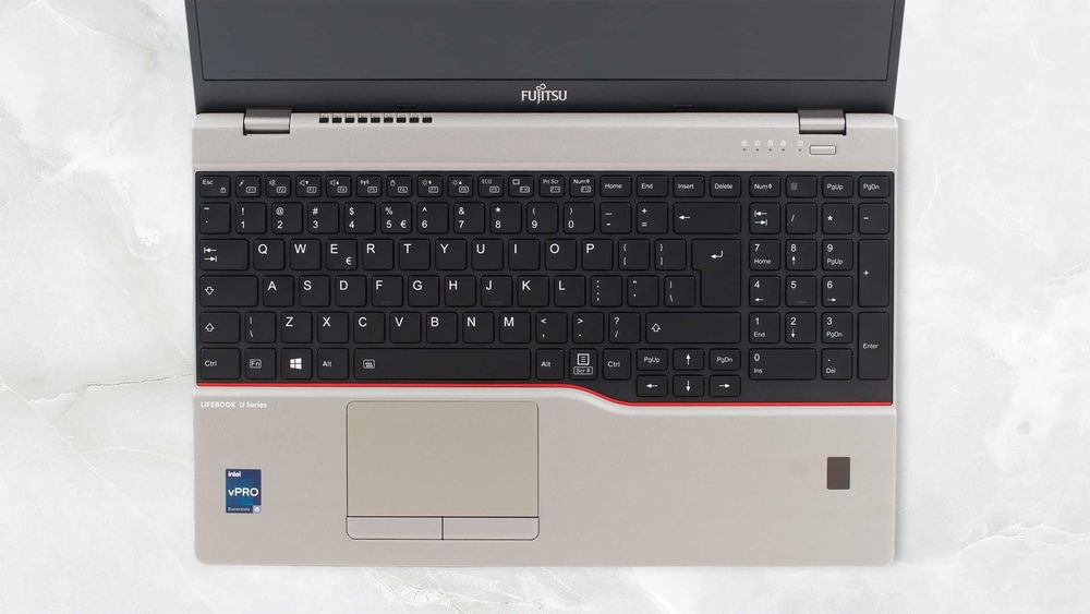 Fujitsu noul model! IntelCore i5-1235 /16GB /512GB SSD /15.6 IPS / 5G!