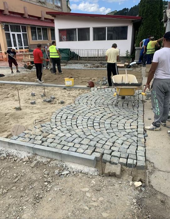 Vând piatră cubică istoirică și montez