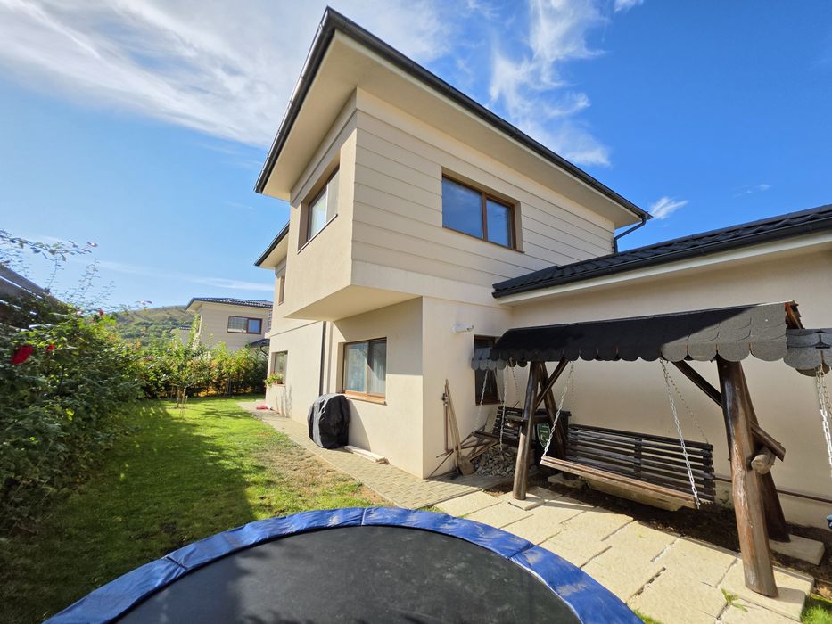 PROPRIETAR vand casa, 120 mp, 4 camere, 350 mp gradina in zona Urbano