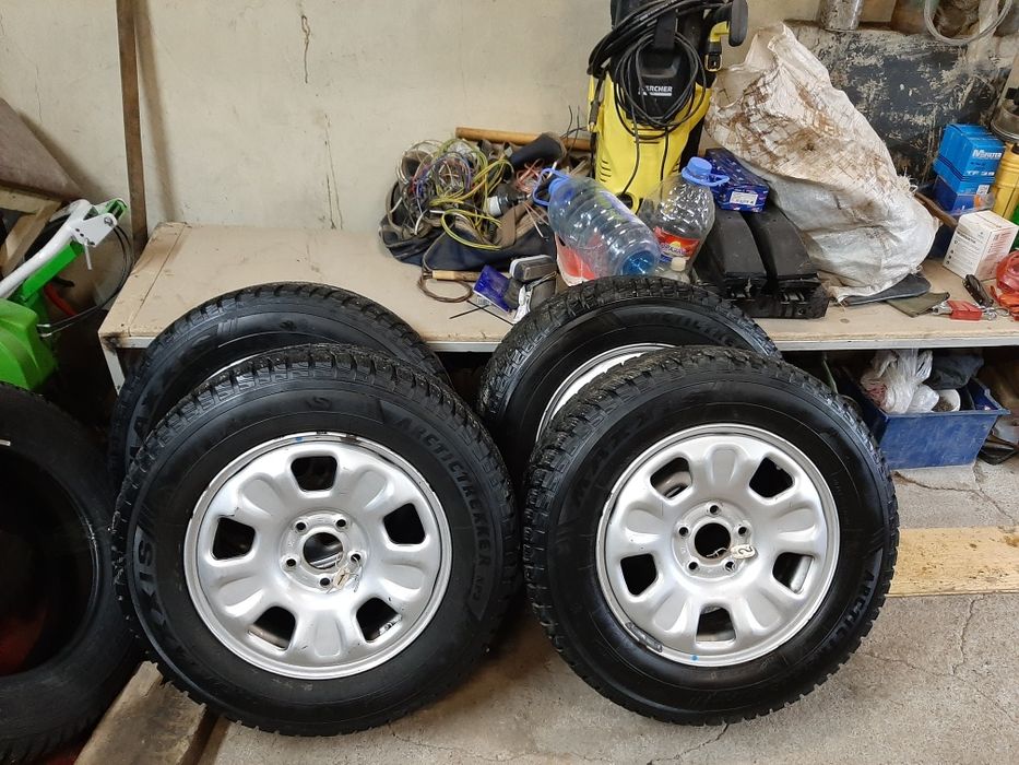 Шипованные зимние автошины MAXXIS