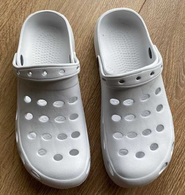 Saboti tip Crocs albi, marimea 39, usori si comozi, noi
