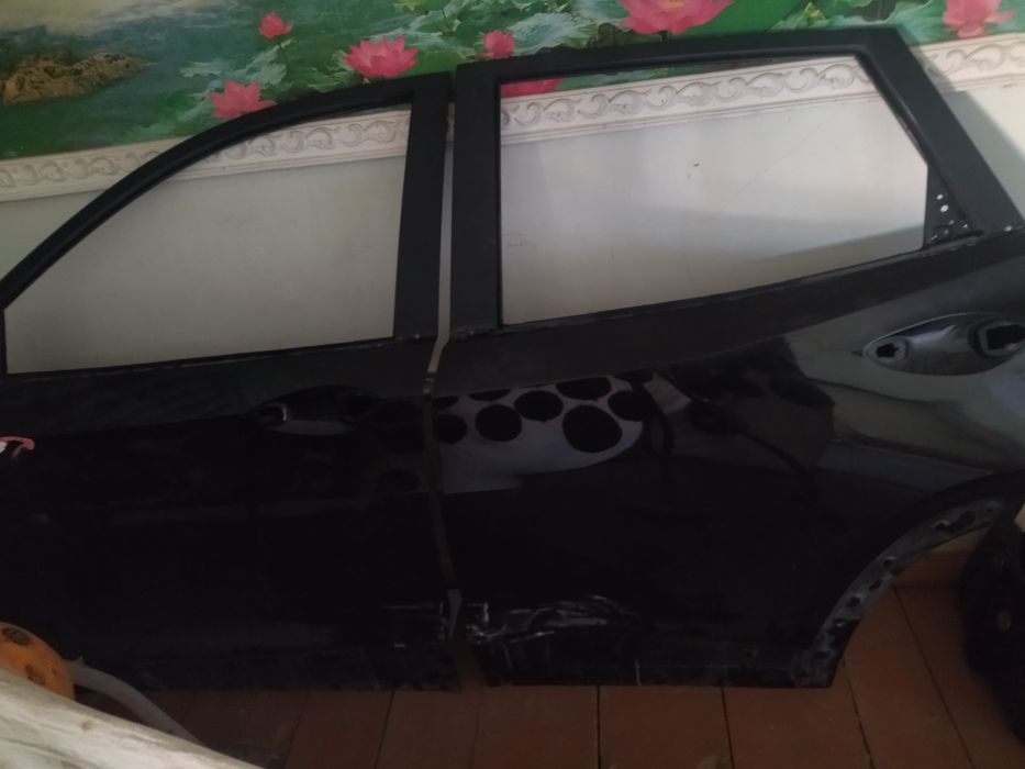 Trekker shopir taraf oldi orqa eshigi