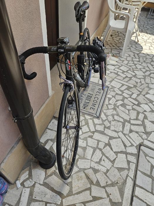Bicicletă cursieră Kross Carbon – Campagnolo – ușoară și gata de drum