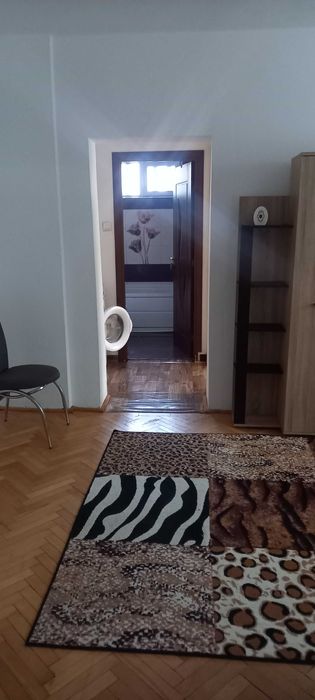 Inchiriez apartament 3 camere