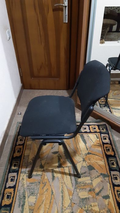 Продам два офисных стула