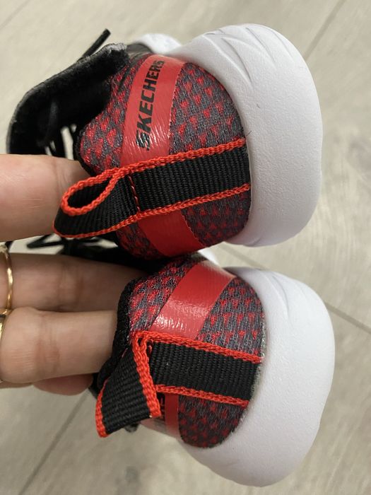 Adidasi skechers marime 22