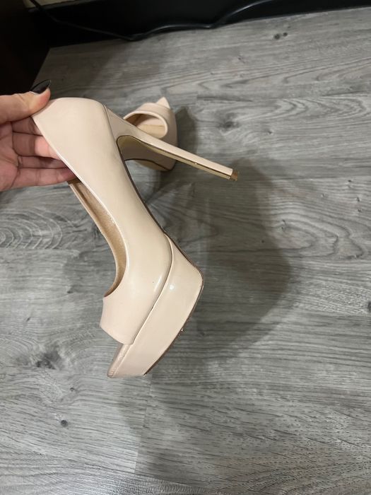 Нови токчета бежови