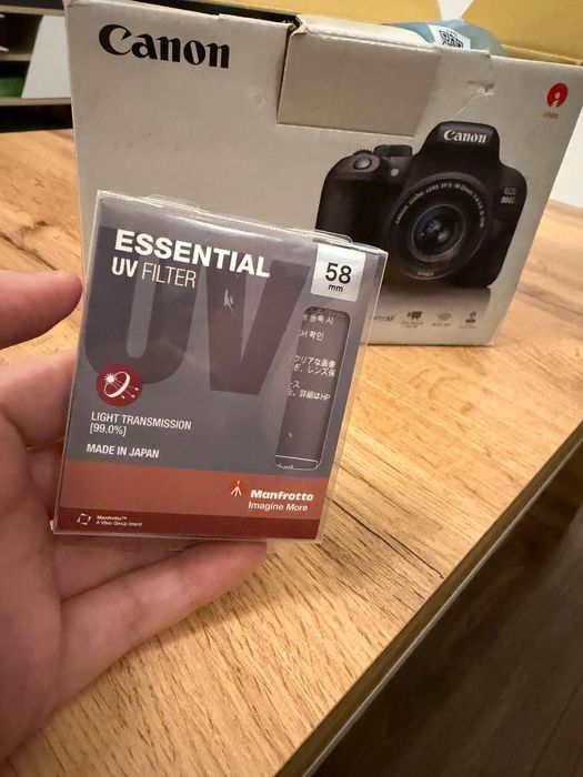 Canon EOS 800D cu obiectiv EFS 18-55mm