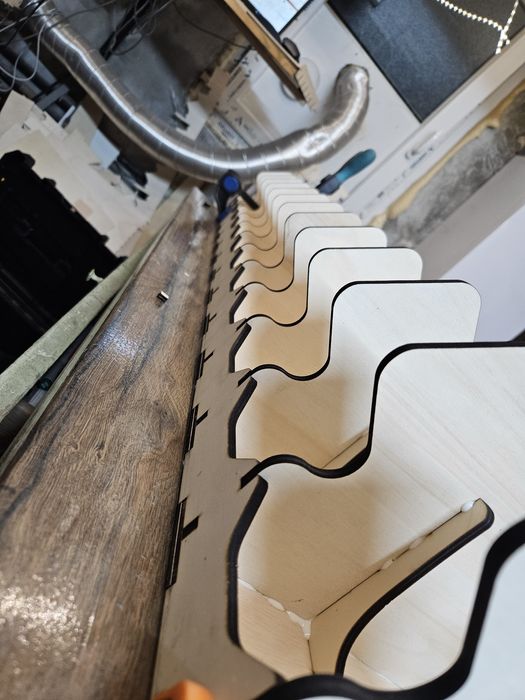 Raft la 45 grade cu 52 locuri si 8x8x16 cm dimensiune loc masinuta