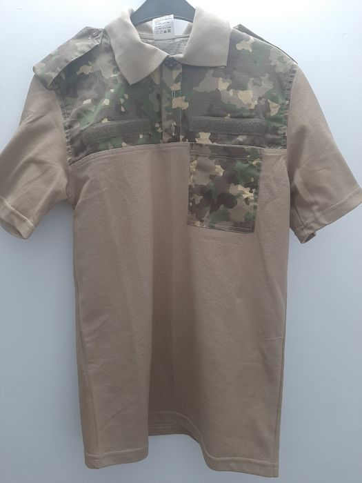 Tinuta militara.